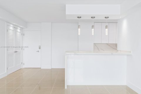 Apartment in Miami Beach, Florida 2 bedrooms, 123.19 sq.m. № 1841189 - photo 8
