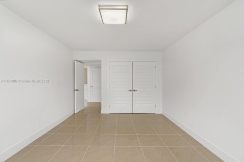 Apartment in Miami Beach, Florida 2 bedrooms, 123.19 sq.m. № 1841189 - photo 14