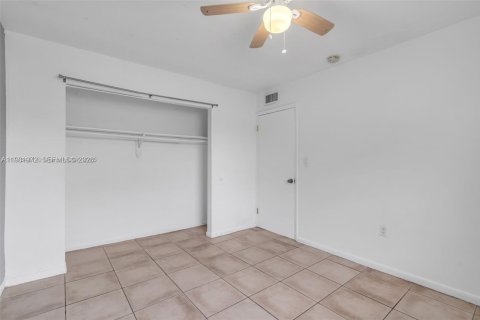 Снять в аренду квартиру в Майами, Флорида 2 спальни, 74.32м2, № 2043231 - фото 9