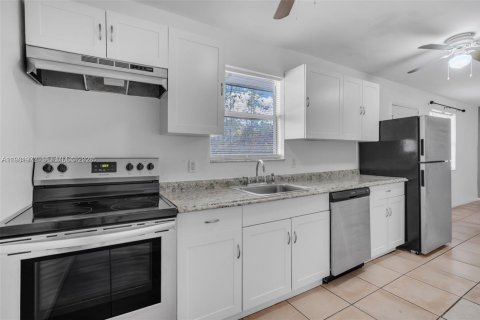 Снять в аренду квартиру в Майами, Флорида 2 спальни, 74.32м2, № 2043231 - фото 7