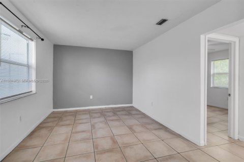 Снять в аренду квартиру в Майами, Флорида 2 спальни, 74.32м2, № 2043231 - фото 5