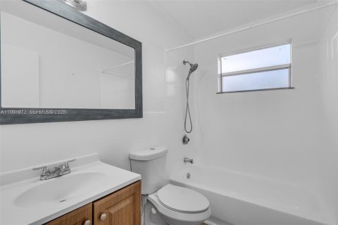 Снять в аренду квартиру в Майами, Флорида 2 спальни, 74.32м2, № 2043231 - фото 10