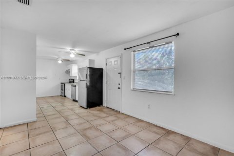 Снять в аренду квартиру в Майами, Флорида 2 спальни, 74.32м2, № 2043231 - фото 4