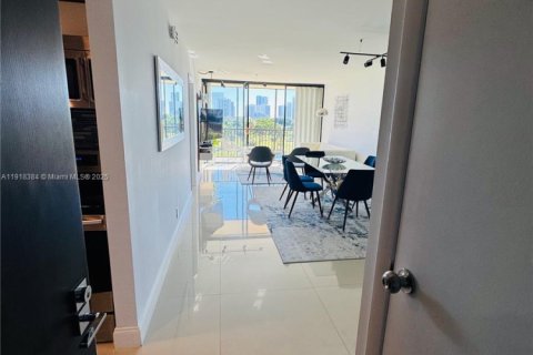 Купить кондоминиум в Авентура, Флорида 2 спальни, 107.49м2, № 1973934 - фото 6