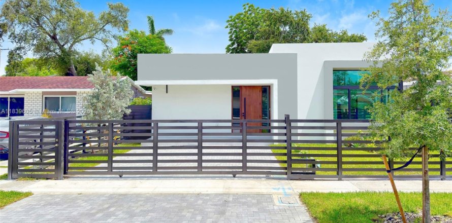 House in Miami, Florida 3 bedrooms, 159.98 sq.m. № 1830316