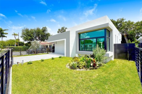 House in Miami, Florida 3 bedrooms, 159.98 sq.m. № 1830316 - photo 3