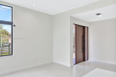 House in Miami, Florida 3 bedrooms, 159.98 sq.m. № 1830316 - photo 4
