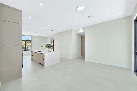 House in Miami, Florida 3 bedrooms, 159.98 sq.m. № 1830316 - photo 9