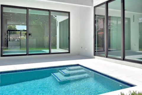 House in Miami, Florida 3 bedrooms, 159.98 sq.m. № 1830316 - photo 18