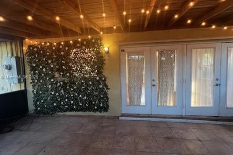 Villa ou maison à louer à Hollywood, Floride: 2 chambres, 106.84 m2 № 1967653 - photo 30