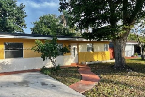 Villa ou maison à louer à Hollywood, Floride: 2 chambres, 106.84 m2 № 1967653 - photo 2