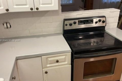 Villa ou maison à louer à Hollywood, Floride: 2 chambres, 106.84 m2 № 1967653 - photo 18