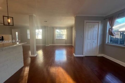 Villa ou maison à louer à Hollywood, Floride: 2 chambres, 106.84 m2 № 1967653 - photo 28