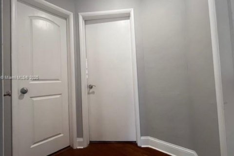 Villa ou maison à louer à Hollywood, Floride: 2 chambres, 106.84 m2 № 1967653 - photo 23