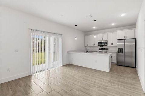 Villa ou maison à louer à Kissimmee, Floride: 2 chambres, 150.13 m2 № 2411622 - photo 4