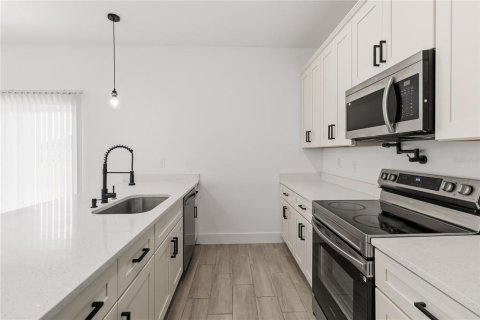 Villa ou maison à louer à Kissimmee, Floride: 2 chambres, 150.13 m2 № 2411622 - photo 6