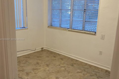 Casa en alquiler en Biscayne Park, Florida, 3 dormitorios, 167.22 m2 № 2059812 - foto 13