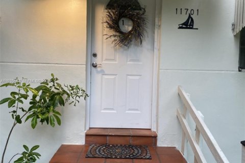 Casa en Biscayne Park, Florida 3 dormitorios, 167.22 m2 № 2059812