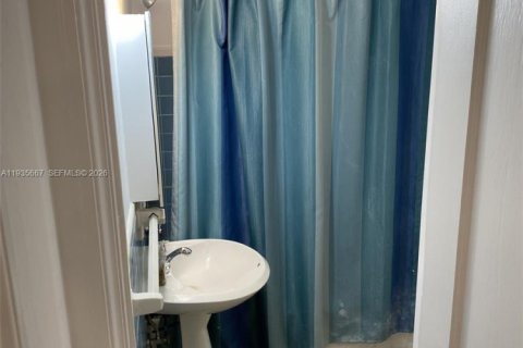 Casa en alquiler en Biscayne Park, Florida, 3 dormitorios, 167.22 m2 № 2059812 - foto 7