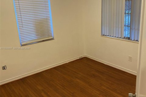 Casa en alquiler en Biscayne Park, Florida, 3 dormitorios, 167.22 m2 № 2059812 - foto 6