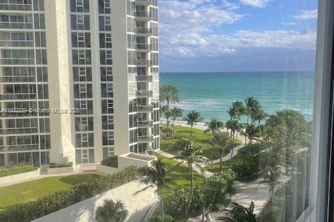 Condominio en venta en Sunny Isles Beach, Florida, 33.44 m2 № 1976151 - foto 11