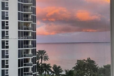 Condominio en venta en Sunny Isles Beach, Florida, 33.44 m2 № 1976151 - foto 10