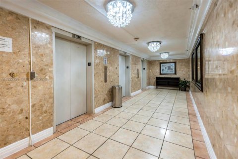 Condominio en venta en Sunny Isles Beach, Florida, 33.44 m2 № 1976151 - foto 22