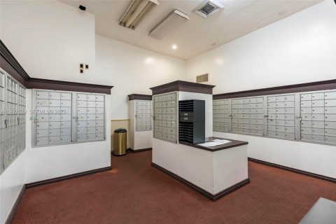 Condominio en venta en Sunny Isles Beach, Florida, 33.44 m2 № 1976151 - foto 28