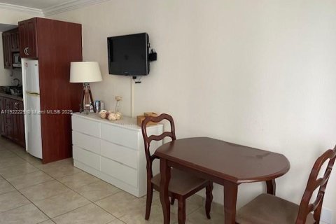 Condominio en venta en Sunny Isles Beach, Florida, 33.44 m2 № 1976151 - foto 20