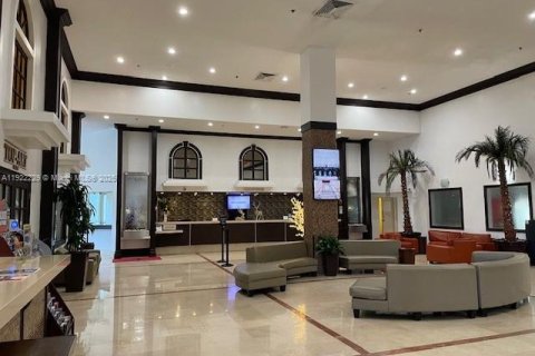 Condominio en venta en Sunny Isles Beach, Florida, 33.44 m2 № 1976151 - foto 4