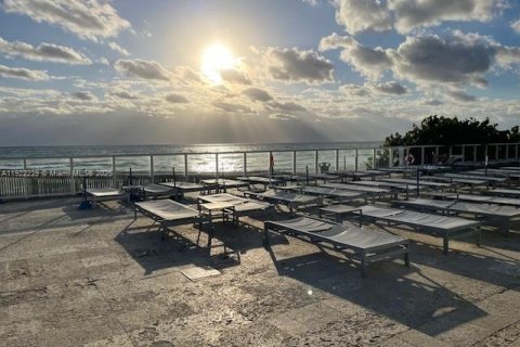 Condominio en venta en Sunny Isles Beach, Florida, 33.44 m2 № 1976151 - foto 1