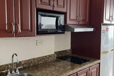 Condominio en venta en Sunny Isles Beach, Florida, 33.44 m2 № 1976151 - foto 14