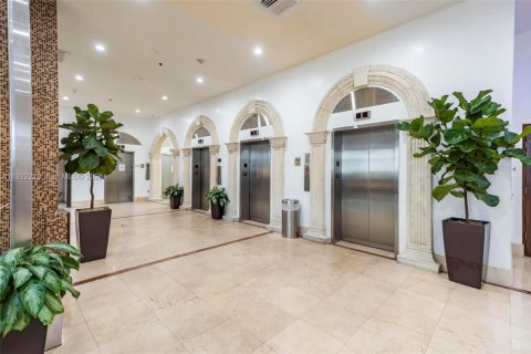 Condominio en venta en Sunny Isles Beach, Florida, 33.44 m2 № 1976151 - foto 26