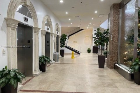 Condominio en venta en Sunny Isles Beach, Florida, 33.44 m2 № 1976151 - foto 3