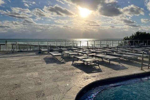Condominio en venta en Sunny Isles Beach, Florida, 33.44 m2 № 1976151 - foto 6