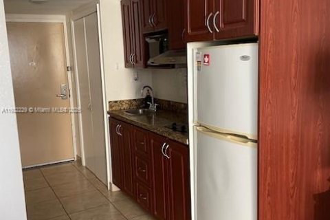 Condominio en venta en Sunny Isles Beach, Florida, 33.44 m2 № 1976151 - foto 13