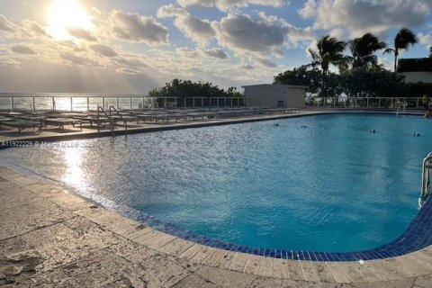 Condominio en venta en Sunny Isles Beach, Florida, 33.44 m2 № 1976151 - foto 7
