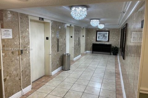 Condominio en venta en Sunny Isles Beach, Florida, 33.44 m2 № 1976151 - foto 8