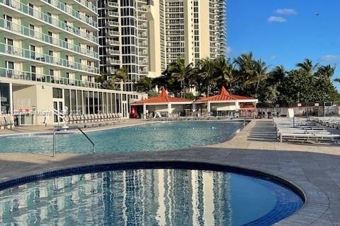 Condominio en venta en Sunny Isles Beach, Florida, 33.44 m2 № 1976151 - foto 5