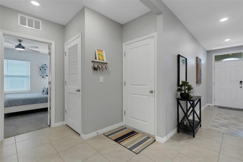 House in Bradenton, Florida 4 bedrooms, 169.73 sq.m. № 2352374 - photo 7