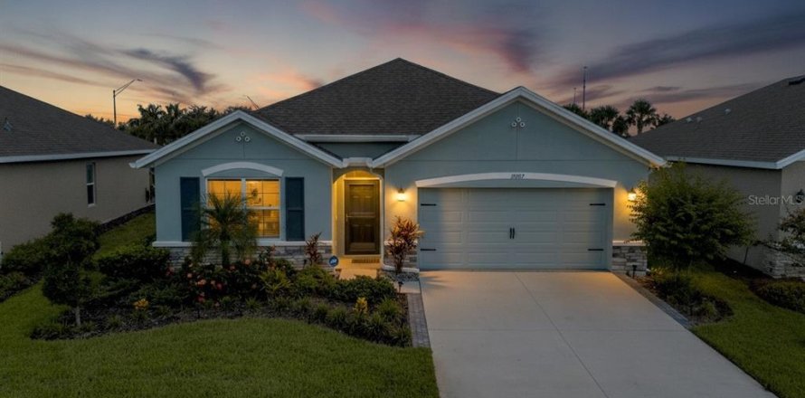 House in Bradenton, Florida 4 bedrooms, 169.73 sq.m. № 2352374