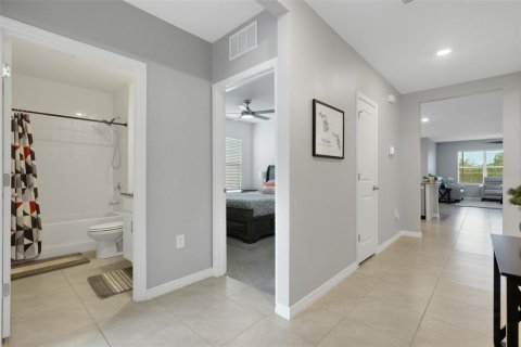 House in Bradenton, Florida 4 bedrooms, 169.73 sq.m. № 2352374 - photo 5