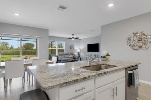 House in Bradenton, Florida 4 bedrooms, 169.73 sq.m. № 2352374 - photo 17