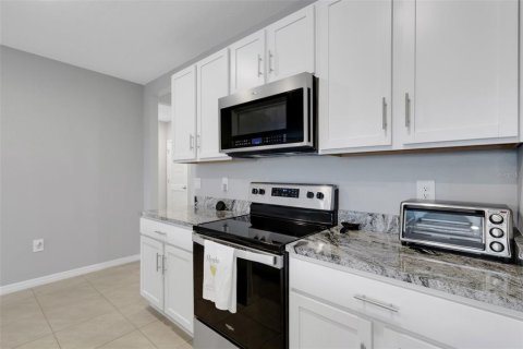 House in Bradenton, Florida 4 bedrooms, 169.73 sq.m. № 2352374 - photo 16