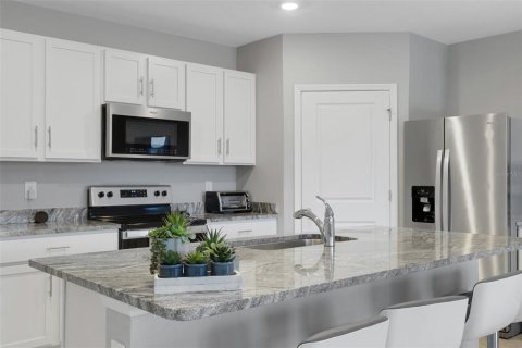 House in Bradenton, Florida 4 bedrooms, 169.73 sq.m. № 2352374 - photo 11