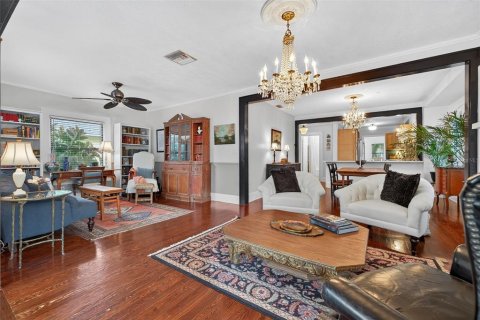 House in Saint Petersburg, Florida 2 bedrooms, 120.12 sq.m. № 1907592 - photo 10