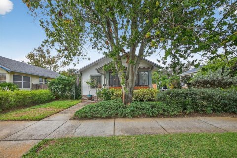 House in Saint Petersburg, Florida 2 bedrooms, 120.12 sq.m. № 1907592 - photo 3