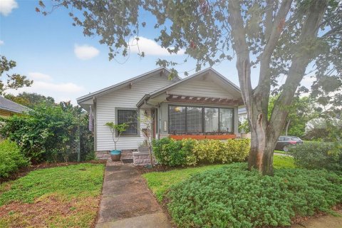 House in Saint Petersburg, Florida 2 bedrooms, 120.12 sq.m. № 1907592 - photo 5