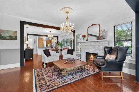 House in Saint Petersburg, Florida 2 bedrooms, 120.12 sq.m. № 1907592 - photo 8