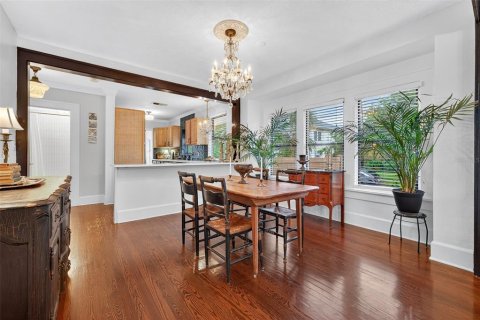 House in Saint Petersburg, Florida 2 bedrooms, 120.12 sq.m. № 1907592 - photo 17